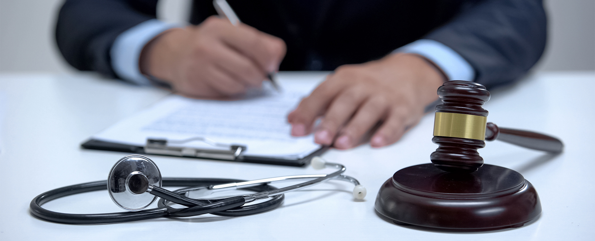 Clausole di manleva imposte dalla casa di cura al medico professionista? Il Tribunale di Milano conferma la nullità.