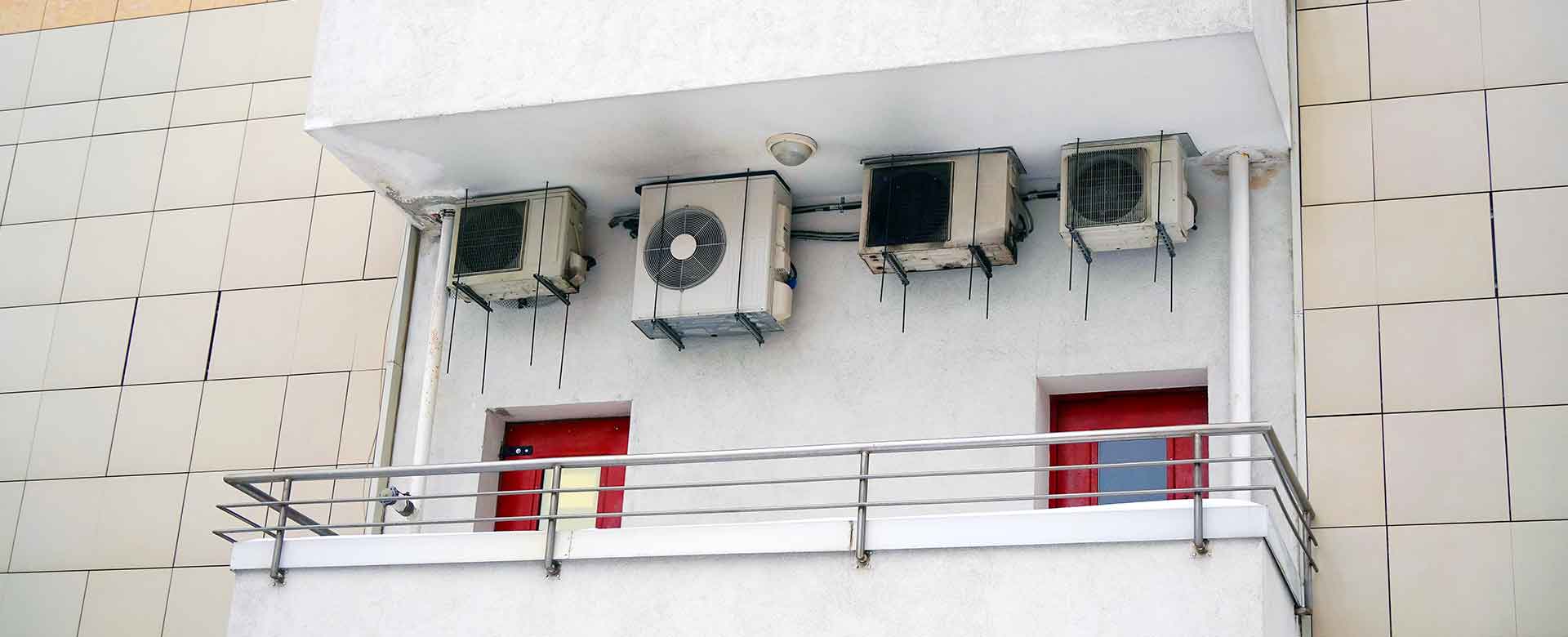 Installare i condizionatori sulla facciata del condominio: a cosa prestare attenzione