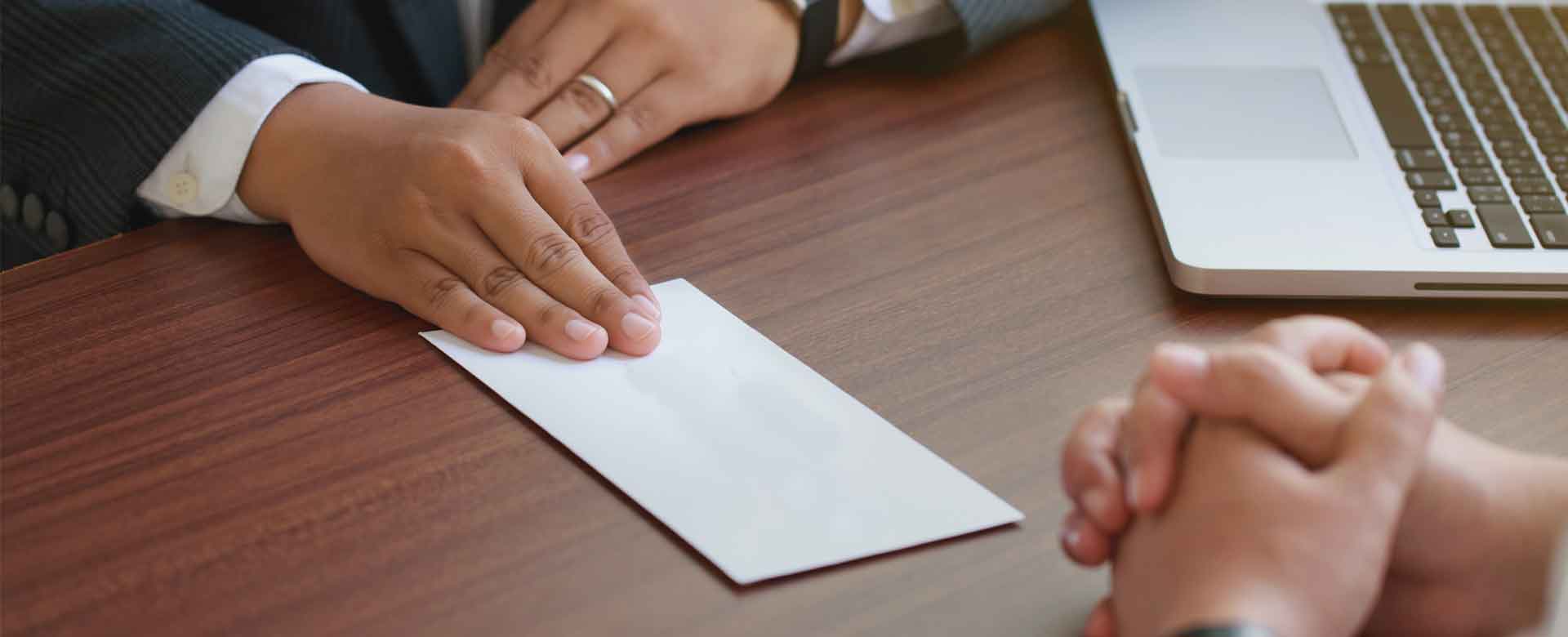 Licenziamento disciplinare illegittimo: il datore di lavoro deve concedere il termine al dipendente per difendersi