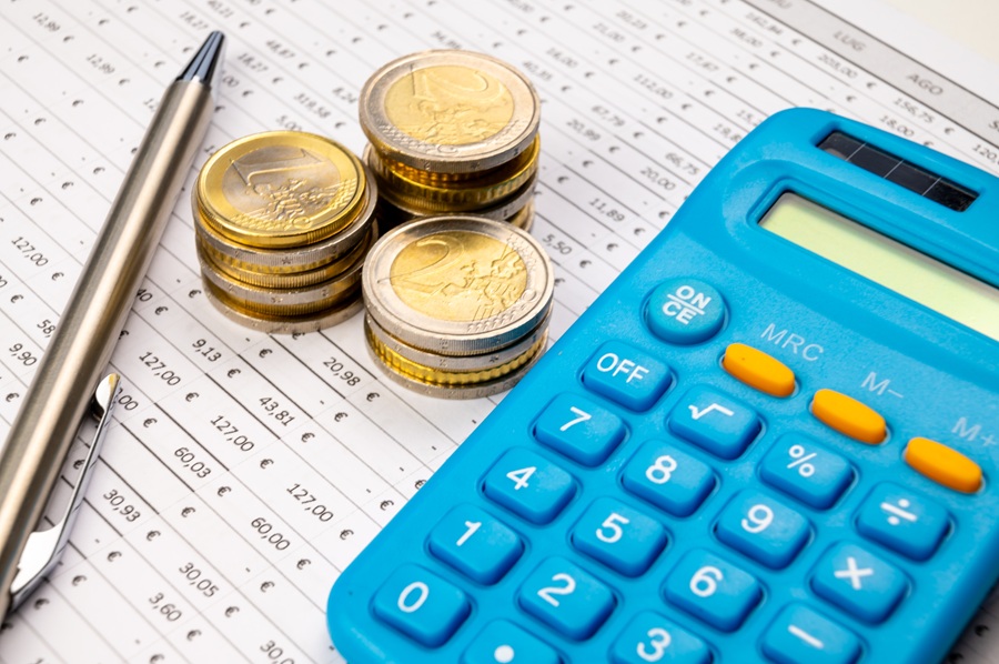 Tabella,Con,Indicazione,Di,Importi,In,Euro,,Calcolatrice,E,Denaro.