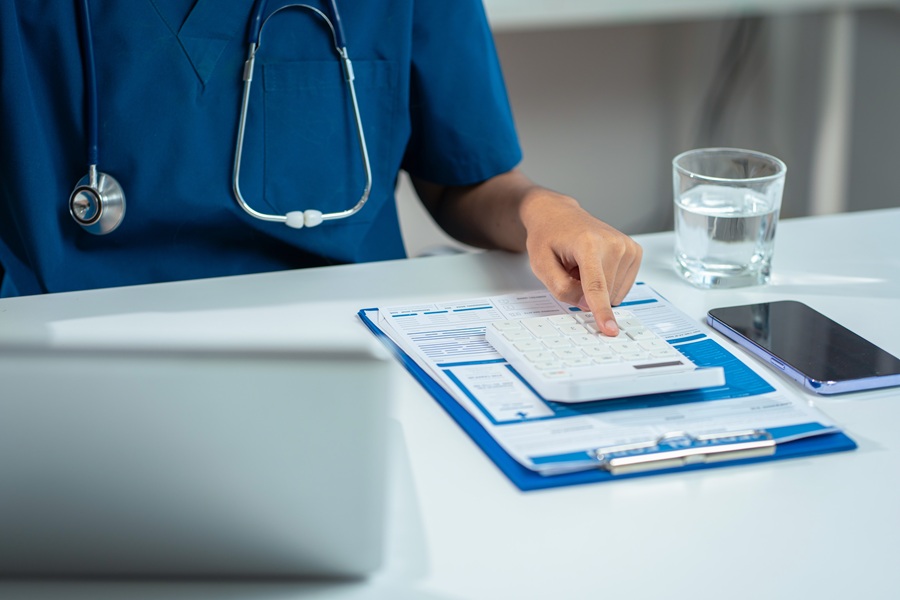 Doctor,Use,A,Service,Fee,Calculator,To,Save,Money,On